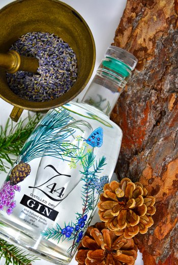 Z44 Gin z44_ambientato_6_1.jpg